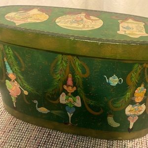 Vintage Folk Art CHRISTMAS box hand painted signed by artist 1992*****
